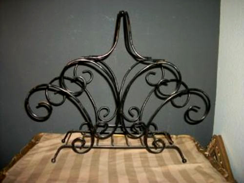 HOLLYWOOD REGENCY MAGAZINE RACK BLACK IRON 1960s SCROLLY DESIGN MID CENTURY