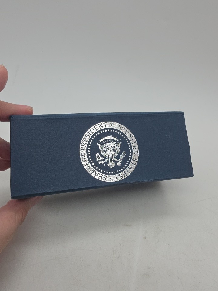 Presidential Seal Presentation Gift Box With Silk Cloth Inside Storage Box 
