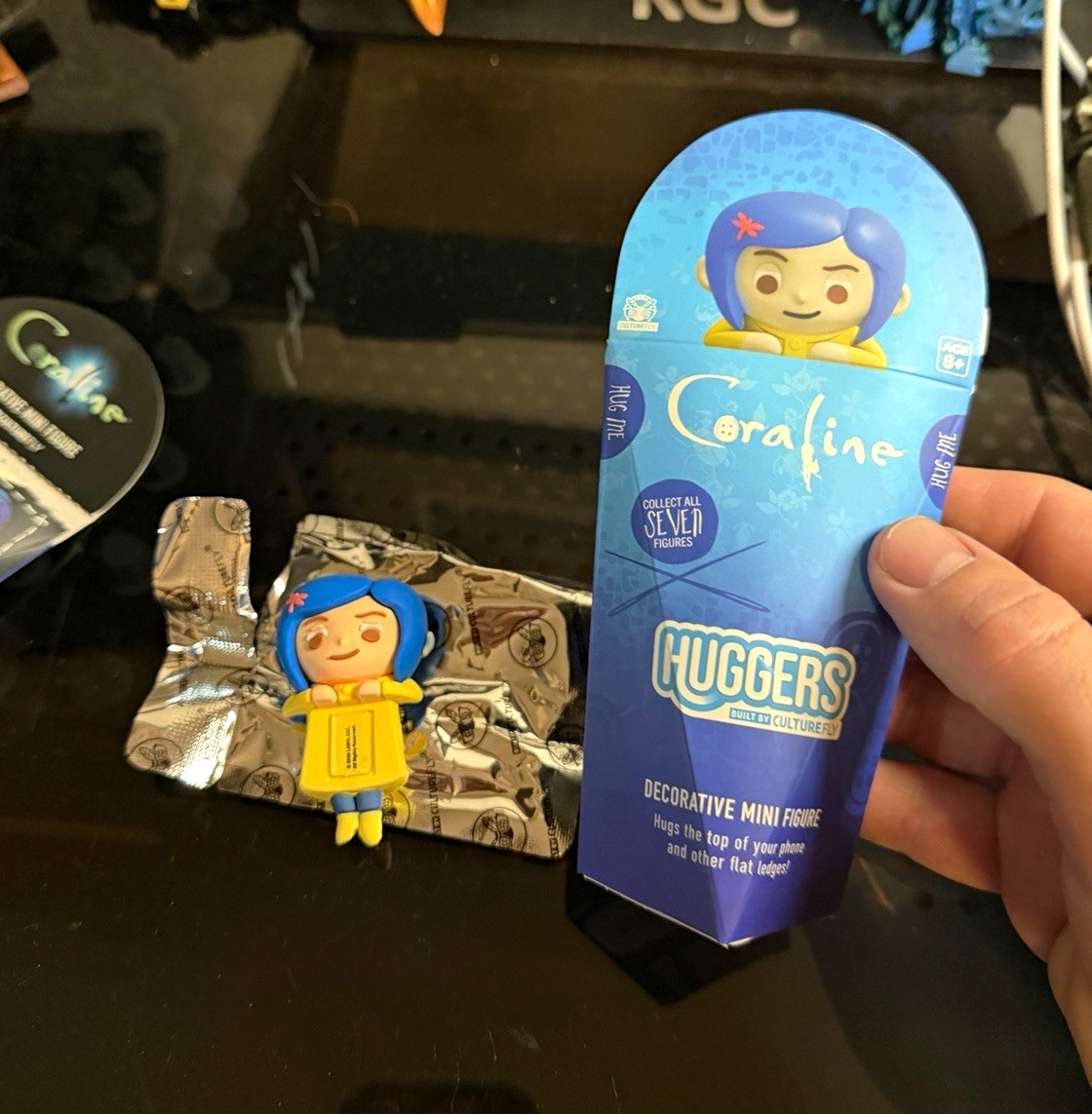 CultureFly Huggers Coraline Mini Figurine, Plastic, Blue/Yellow, 1 Pack