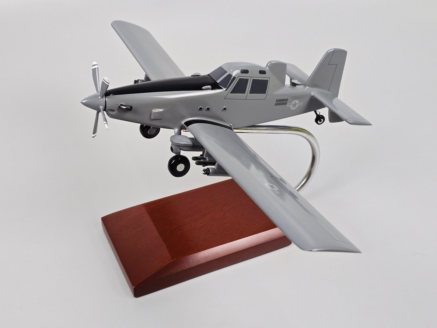 Air Tractor OA-1K Skyraider II USAF assault aircraft airplane model 1/48