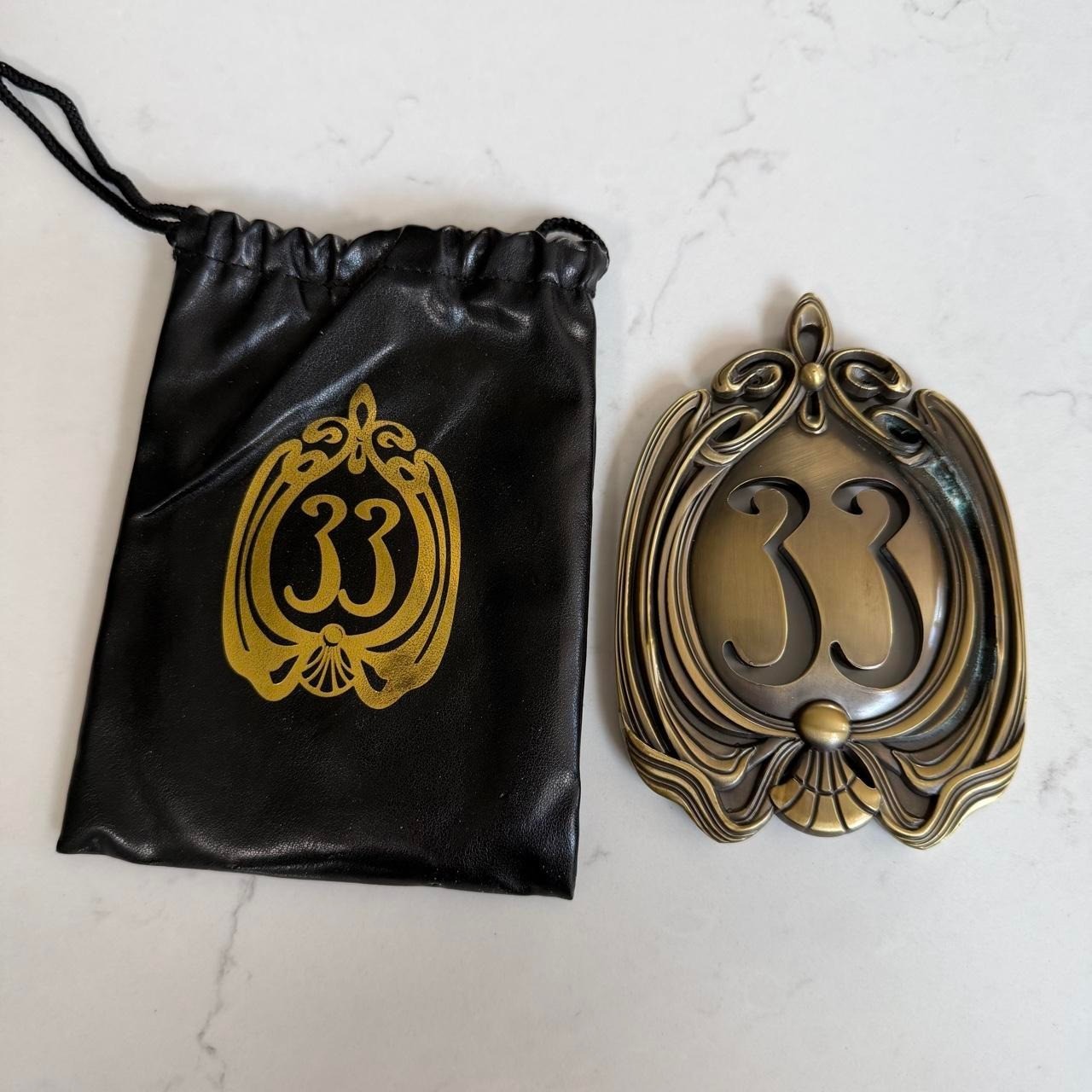 Disneyland Club 33 Paperweight Door Knocker 2014 logo Brass Finish  Pouch Rare