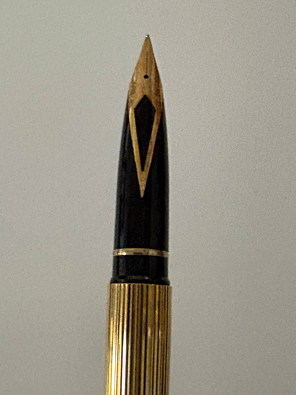 Gold Tone Ribbed Shaeffer  Targa Metal Fountain Pen, Hooded Gold Nib