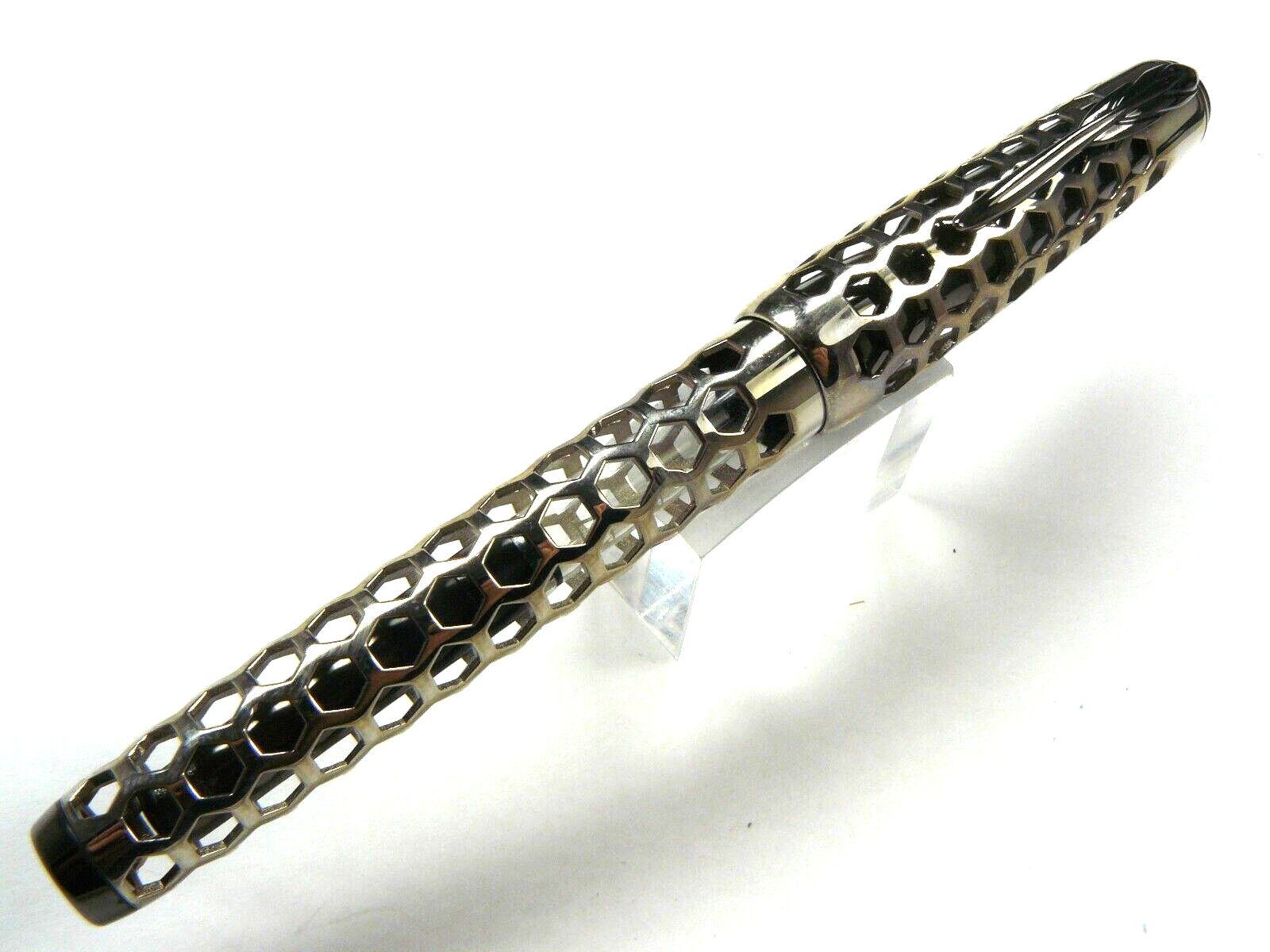 PINEIDER HONEYCOMB FOUNTAIN PEN - SILVER (LIMITED EDITION) 14K MEDIUM 88 MADE