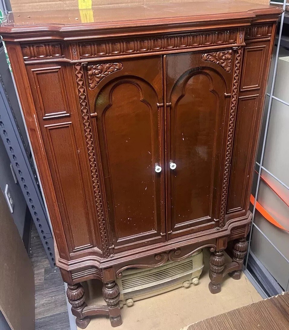 Antique Simpson Sears Roebuck & Co Broadcast Radio — Historic Console Antique Simpson Sears Roebuck & Co Broadcast Radio — Historic Console