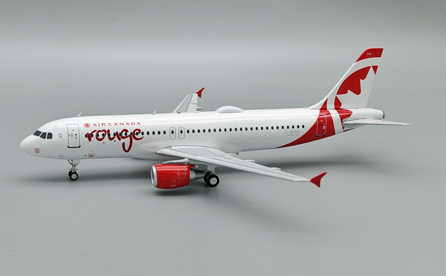 Air Canada Rouge / Airbus A320-200 / C-GFDU / B-320-FDU / 1:200 *LAST ONE*