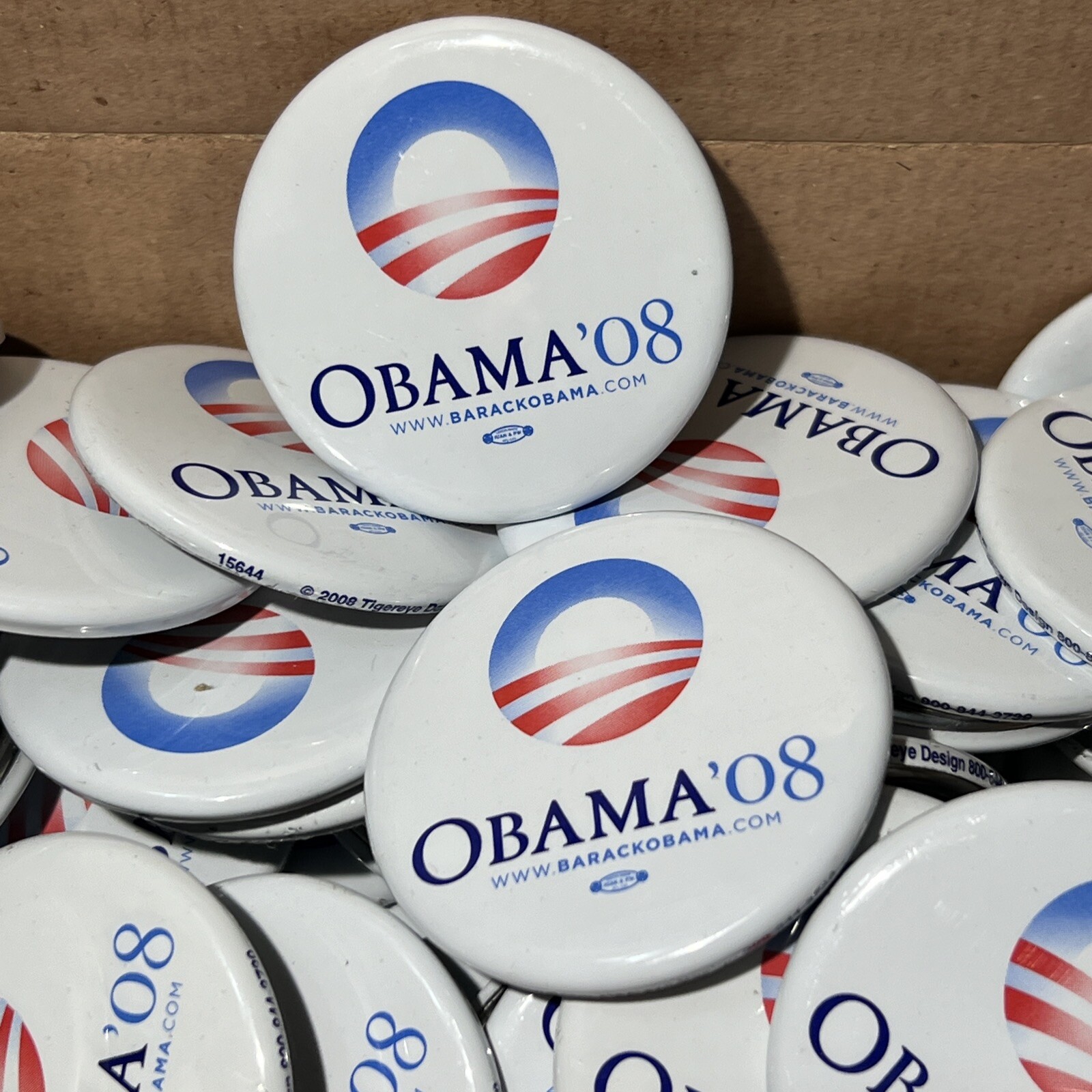 1 Collectible PIN - Obama Official Presidential Button - Original campaign 1 Collectible PIN - Obama Official Presidential Button - Original campaign