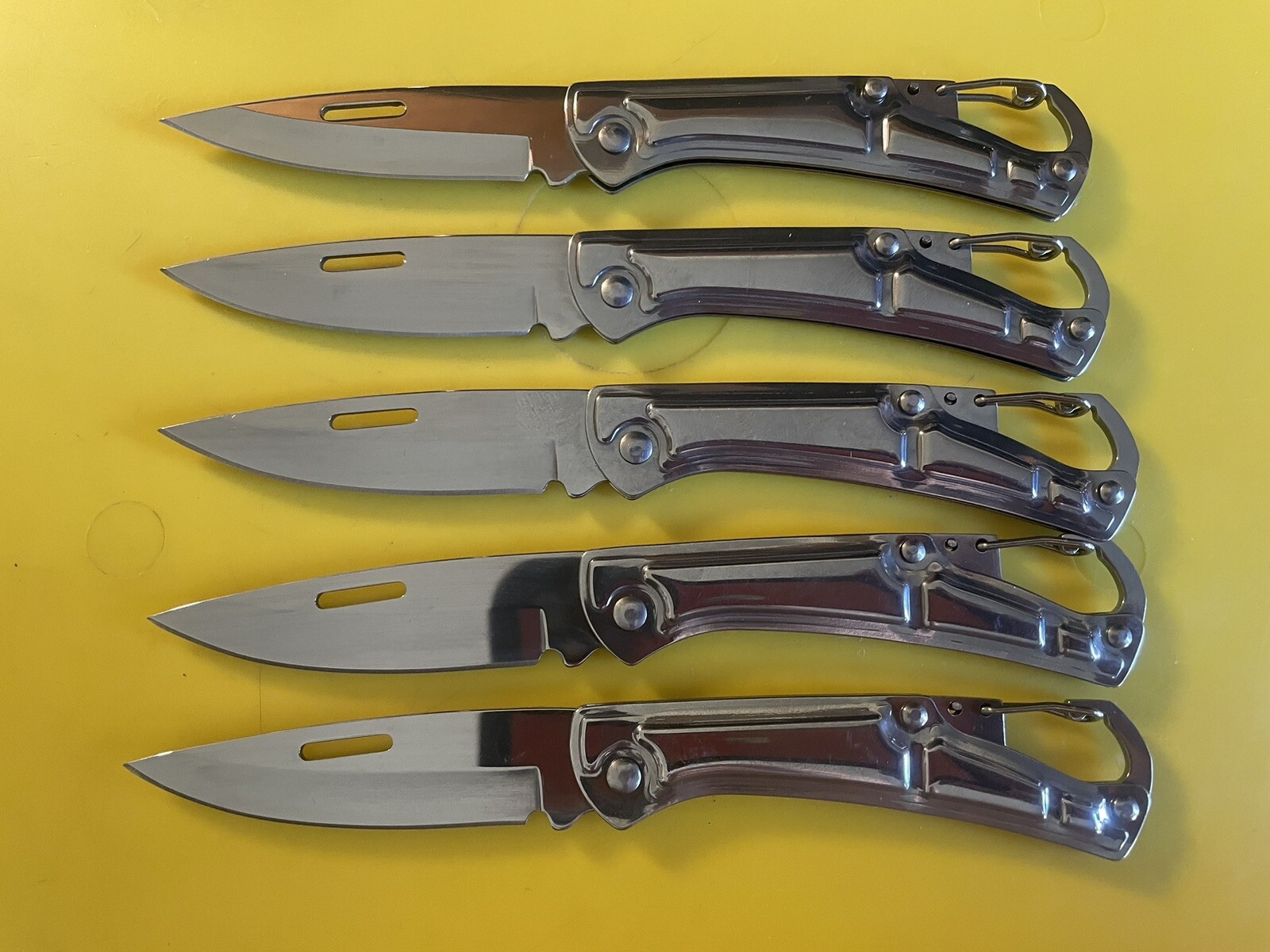 5-UNBRANDED SMALL PARAFRAME POCKET KNIVES 2.5”BLADE 6.25”TOTAL W/CLIP NIB L-5