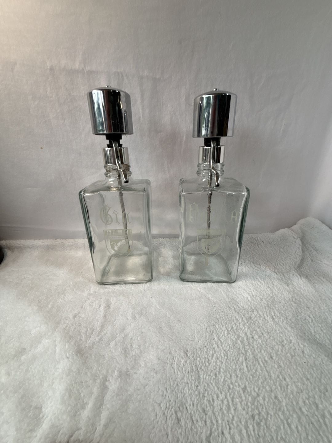 Vintage Ducks Unlimited Etched Glass Liquor Pump Decanter Set Gin & Vodka