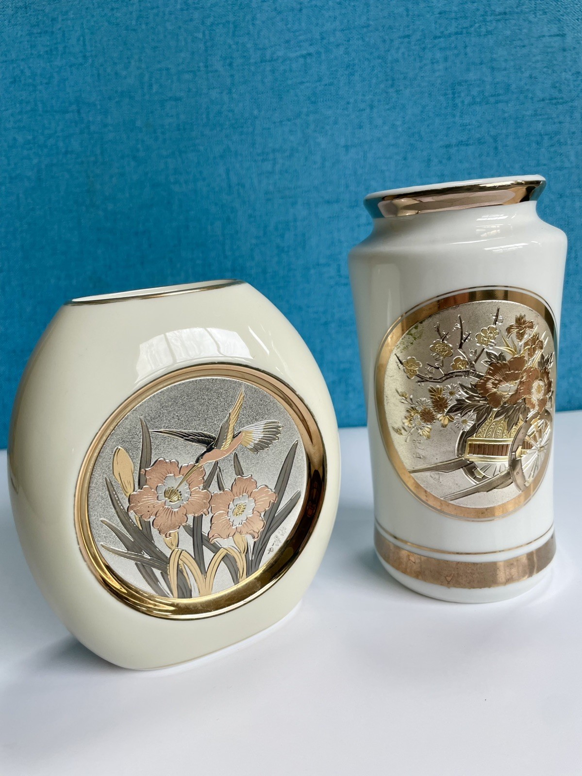 Vintage Japanese Art of Chokin Vases Hummingbird and Orchids with 24-Karat Gold Vintage Japanese Art of Chokin Vases Hummingbird and Orchids with 24-Karat Gold