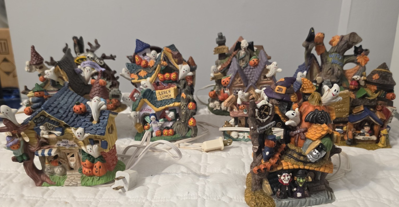 Spooky Hollow Halloween Village Lot Lighted Haunted Houses Accessories Lot