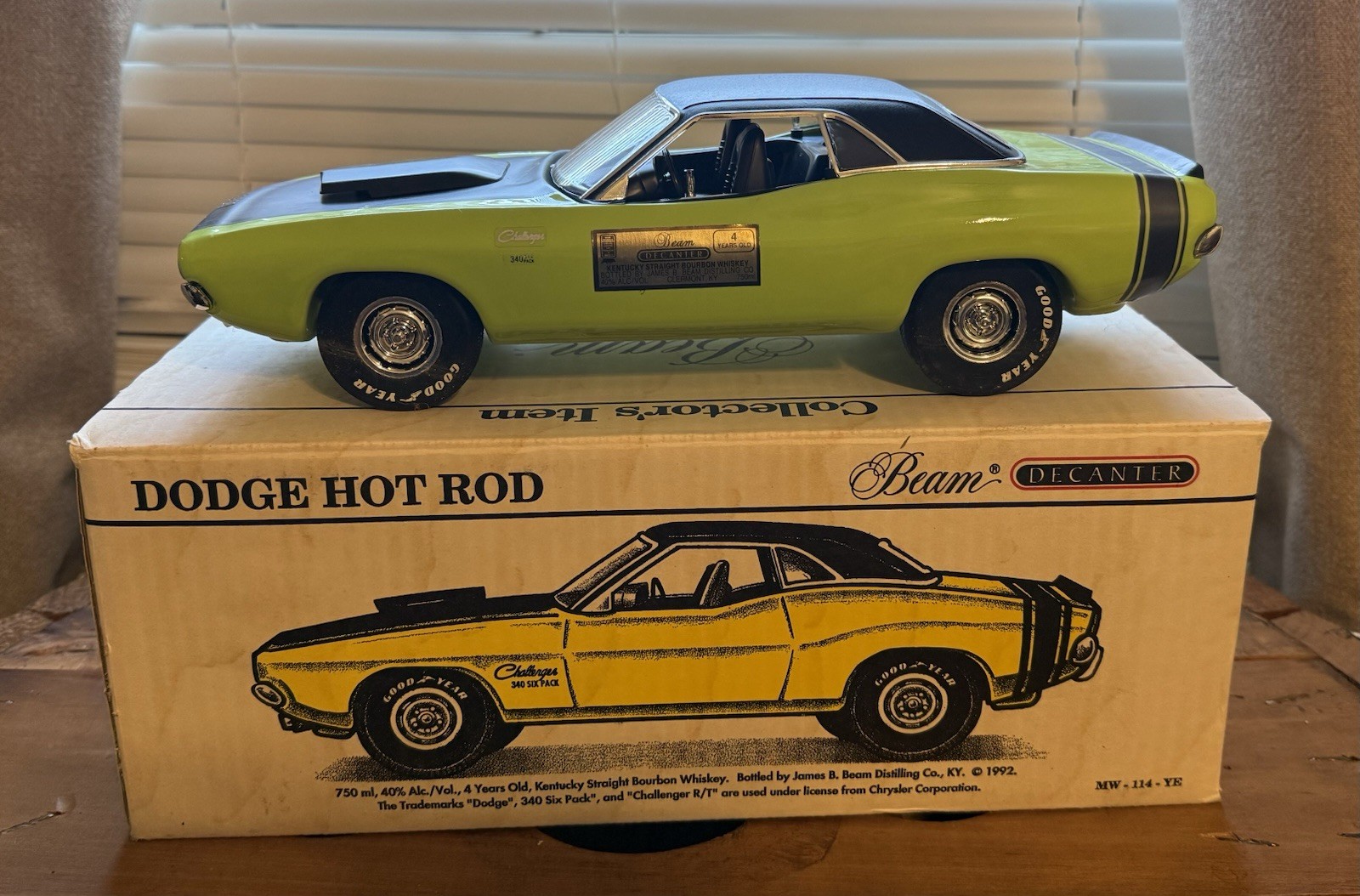 🔥VINTAGE 1992 Jim Beam Special Lime Green 1970 Ddoge Challenger Decanter - READ