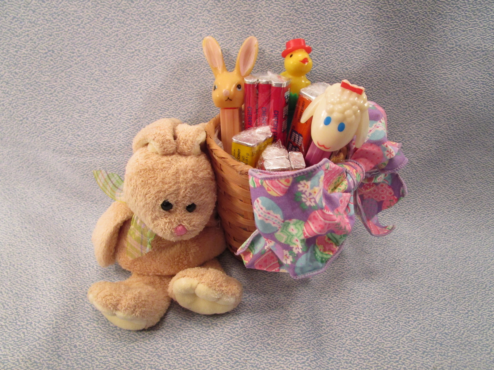 EASTER BASKET w/ rabbit, 3 vintage PEZ DISPENSER, 18 CANDY bunny lamb chick 