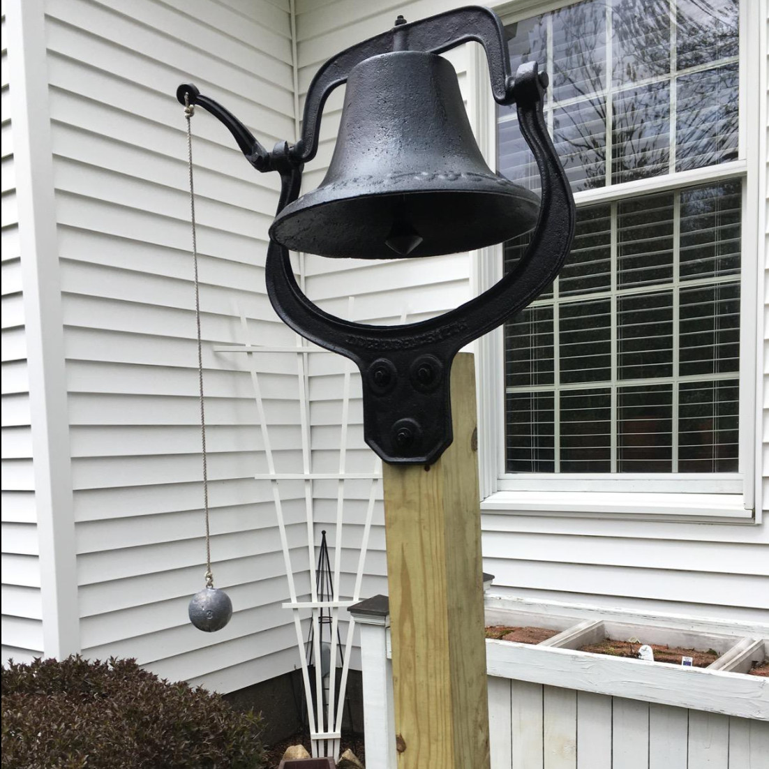 Dinner Bell Iron Large Cast Farmhouse Church School Farm Antique Vintage Black Dinner Bell Iron Large Cast Farmhouse Church School Farm Antique Vintage Black