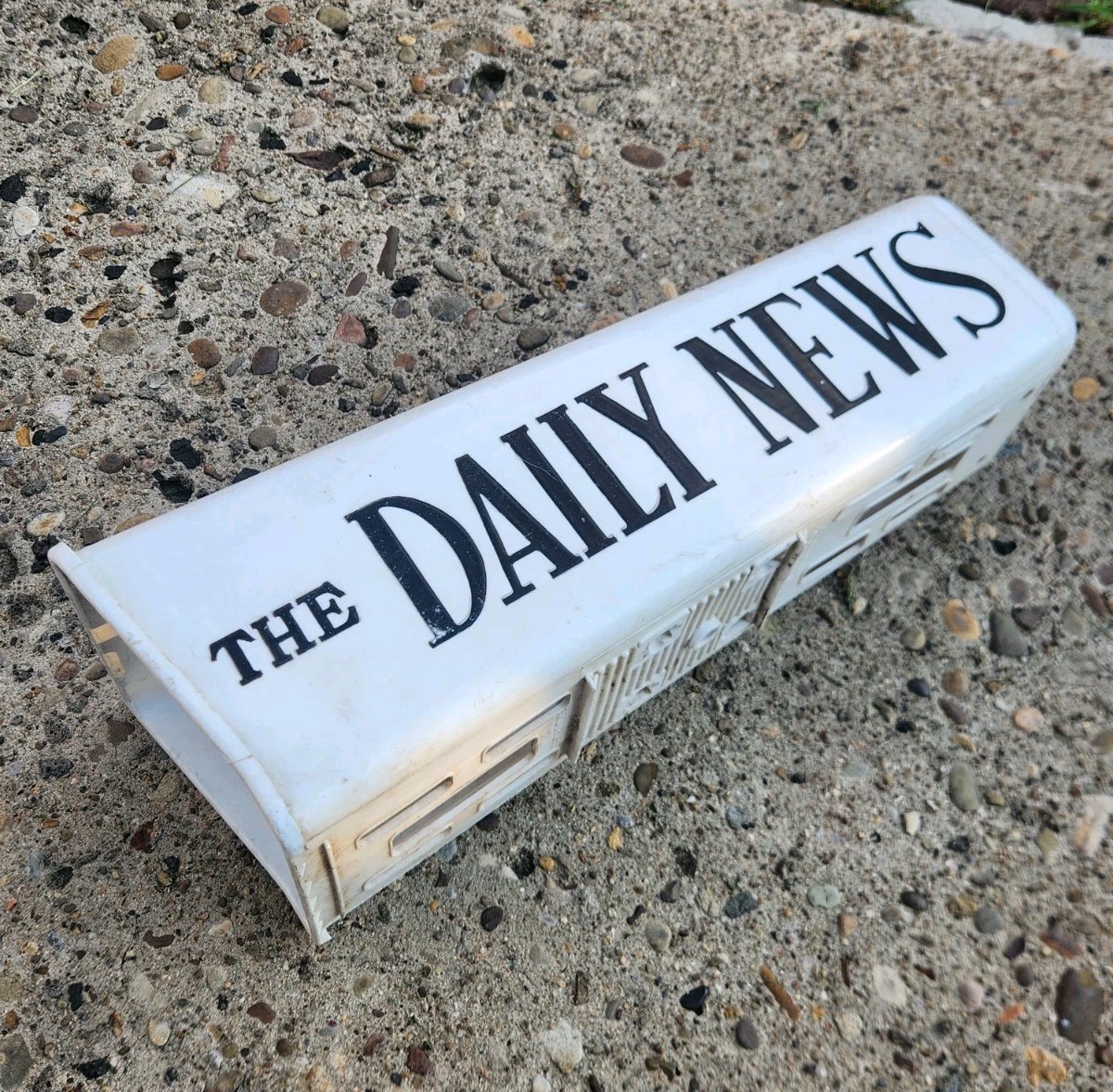 Vtg Daily News Newspaper Plastic Tube Delivery Box Paper McKeesport PA Pittsburg