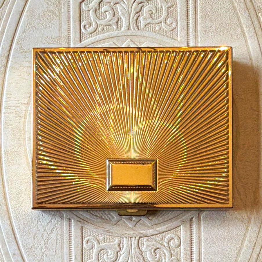 Vintage Love-Pat Goldtone Compact Creamy Ivory