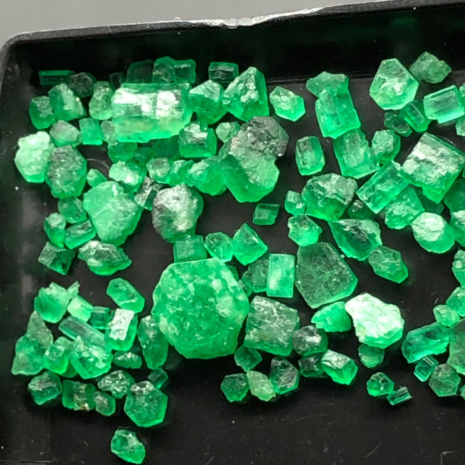 14.30 Carats Natural Emerald rough lot faceted grade from Swat Pakistan 14.30 Carats Natural Emerald rough lot faceted grade from Swat Pakistan
