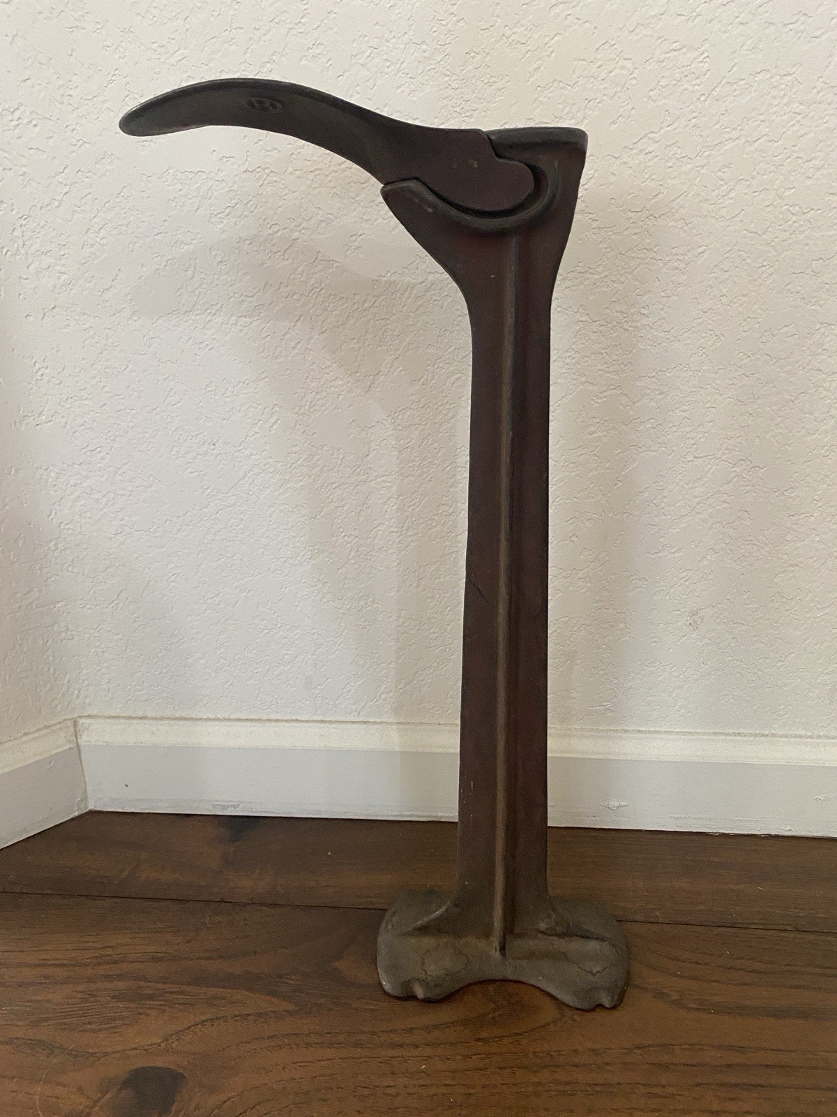 Vintage Antique Cast Iron Shoemaker/Cobbler Shoe Repair Stand 20” Vintage Antique Cast Iron Shoemaker/Cobbler Shoe Repair Stand 20”