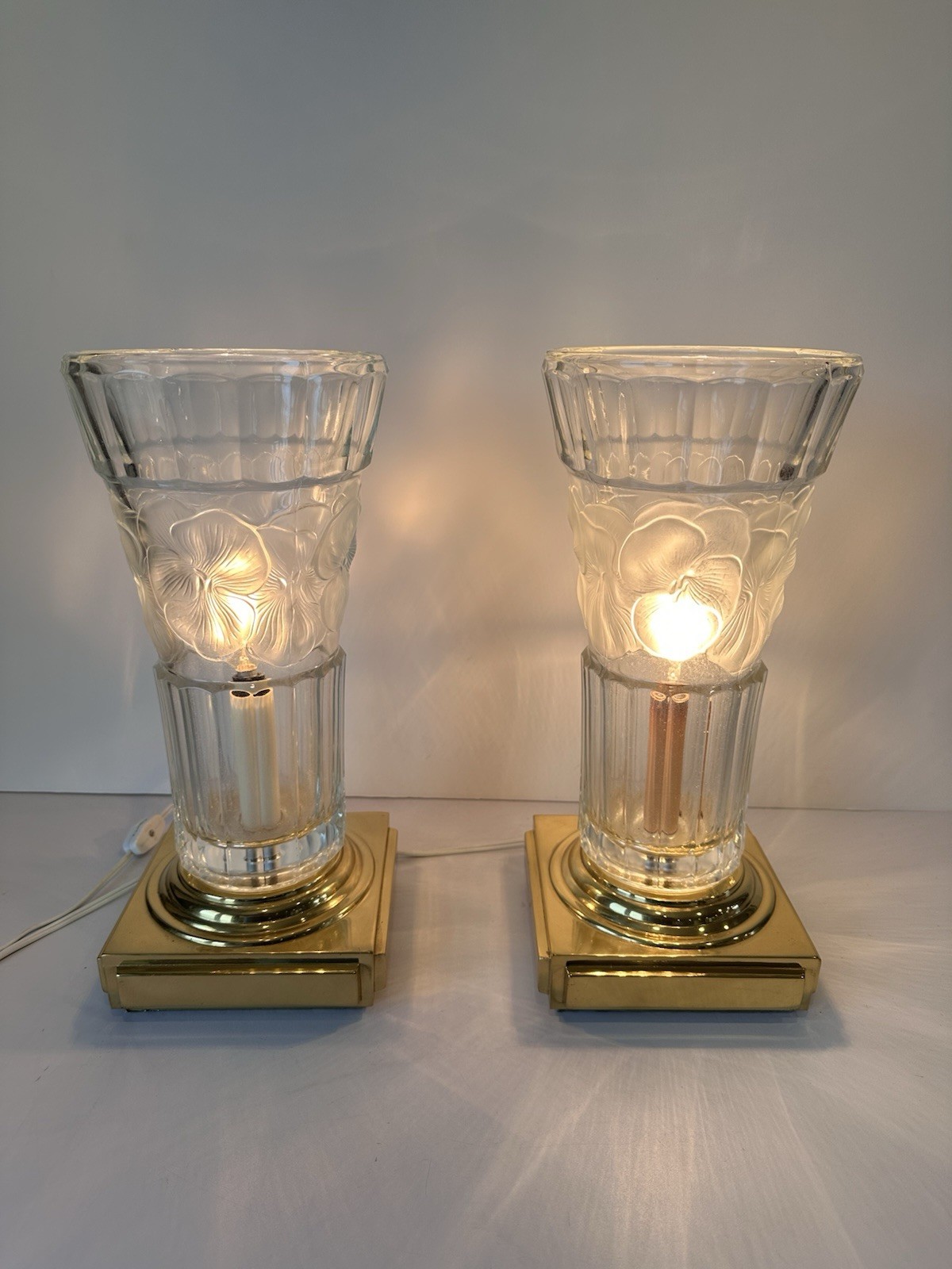 2 Vintage Clear Crystal & Frosted Hibiscus Electric Vase Style Lamp 14 1/4\ 2 Vintage Clear Crystal & Frosted Hibiscus Electric Vase Style Lamp 14 1/4\