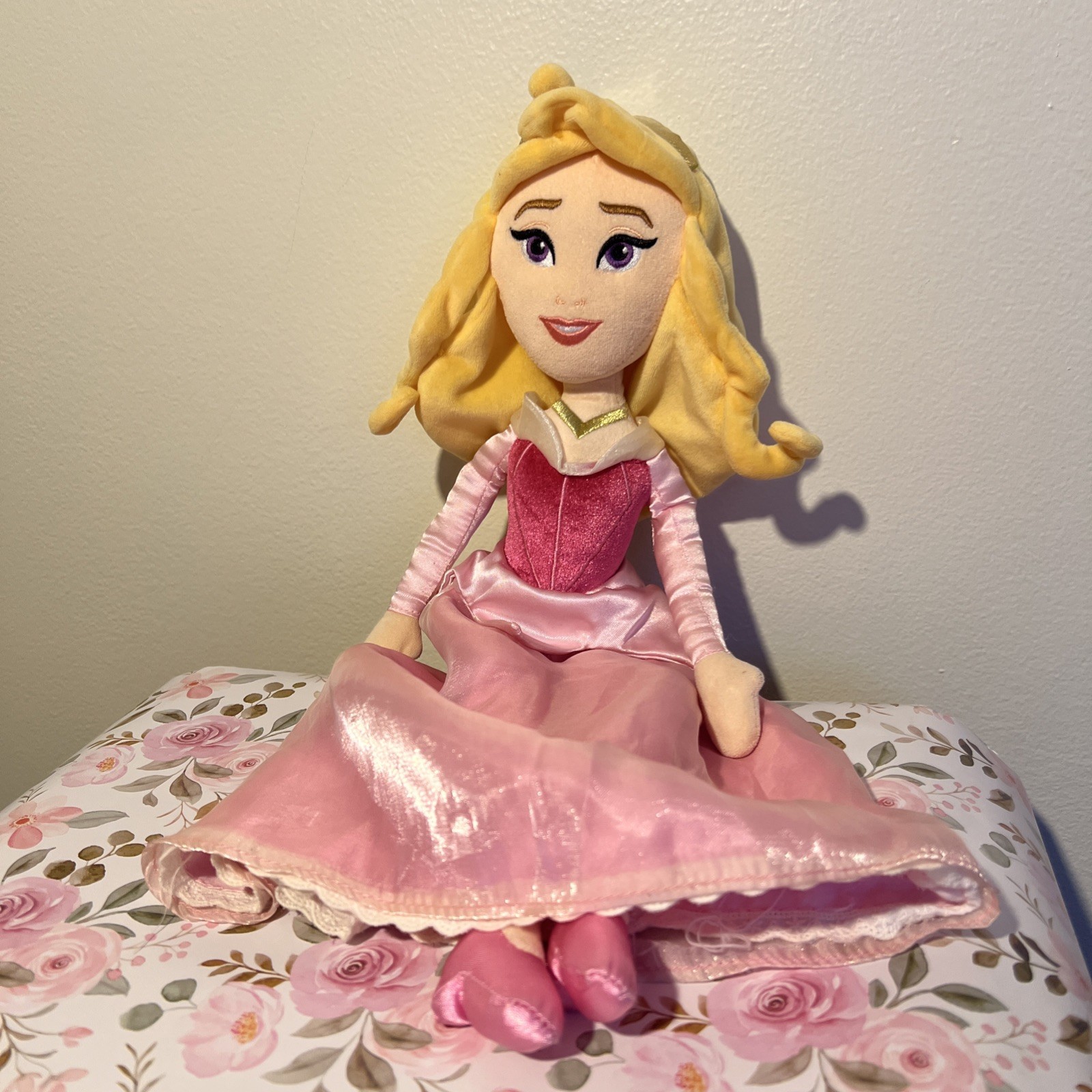 Disney Store Sleeping Beauty 19” Aurora Pink Dress Plush EUC