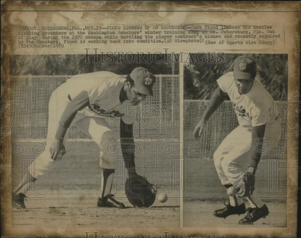 1970 Press Photo Washington Senators baseball player Curt Flood fields balls