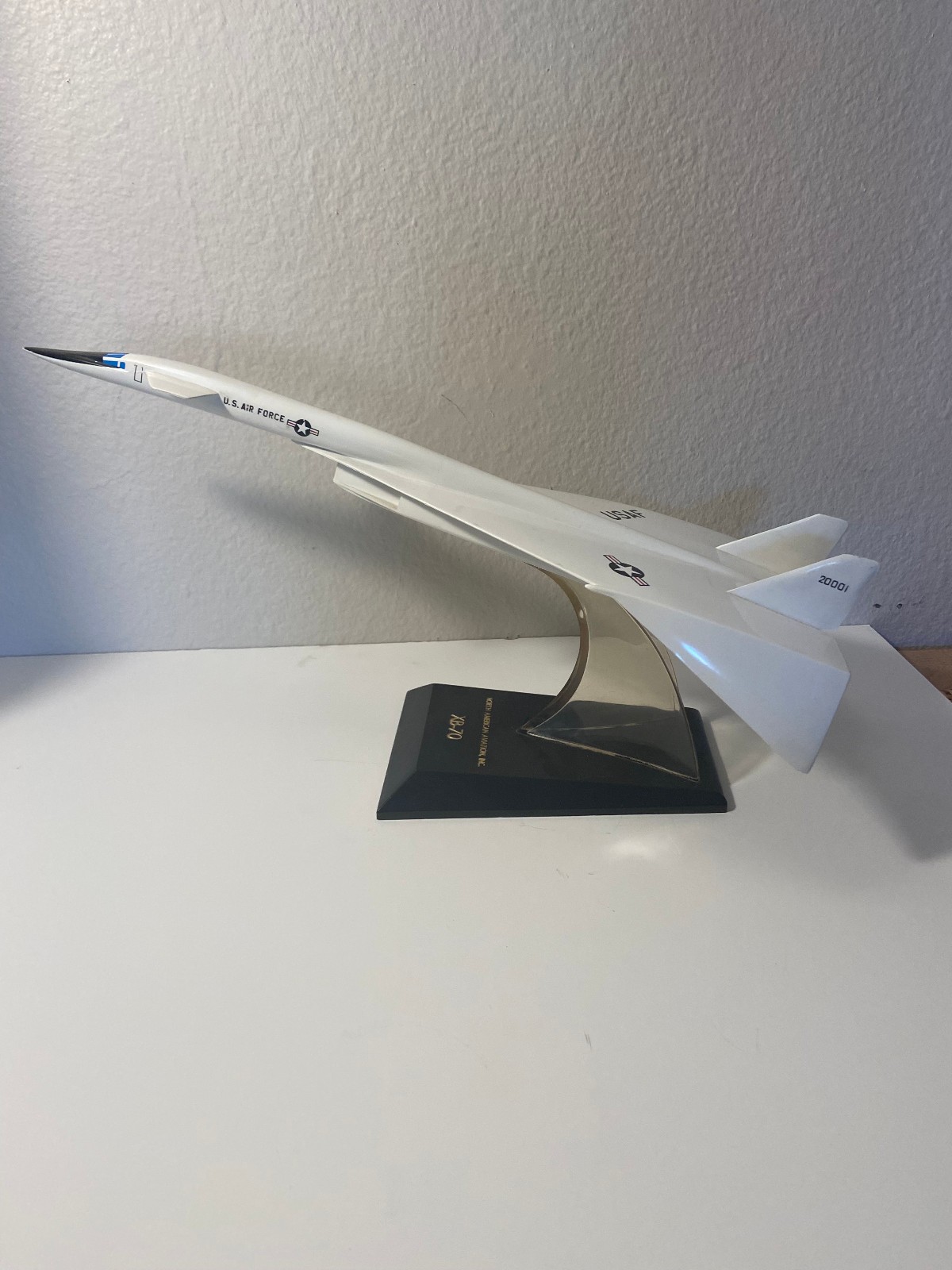 Rare North American Aviation XB-70A Valkyrie Contractor Desk Model, S/N 20001