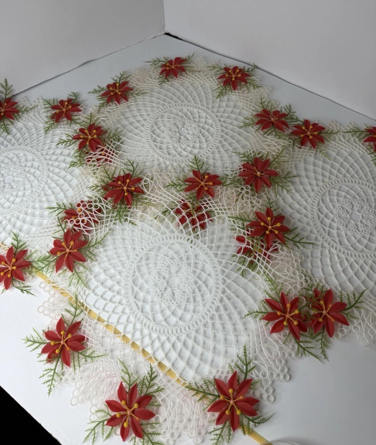 Vintage Poinsettia Lace Christmas Placemats Doilies Plastic Set Of 4 Round