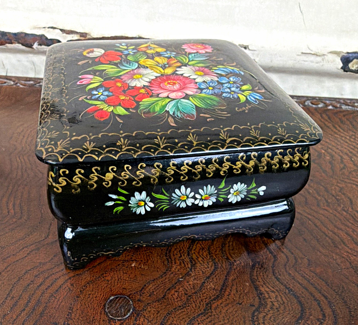 Vintage Hand Painted Floral Russian Lacquer Hinged Trinket Box Signed Vintage Hand Painted Floral Russian Lacquer Hinged Trinket Box Signed