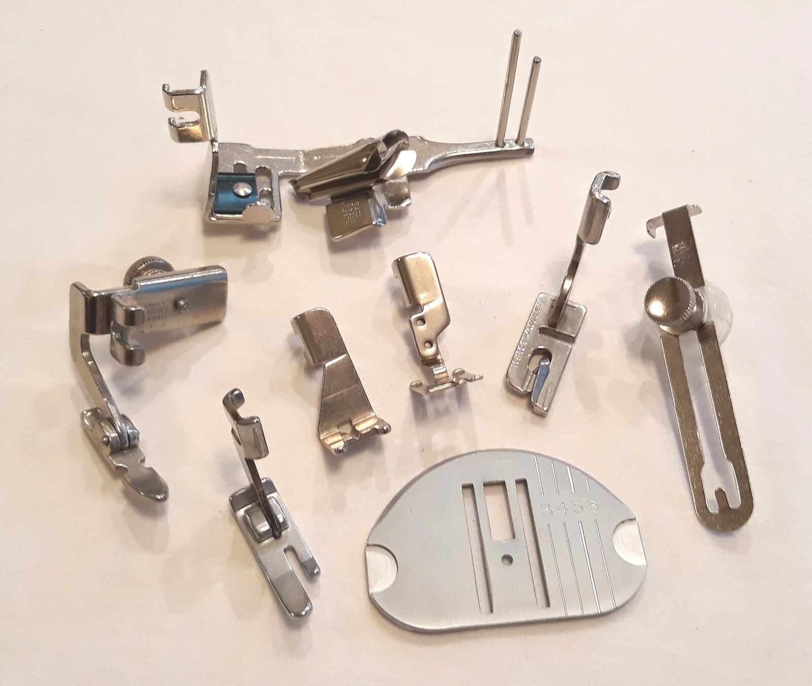 8 Singer Slant Sewing Machine Accessories for 401 403 500a 503 Attachments