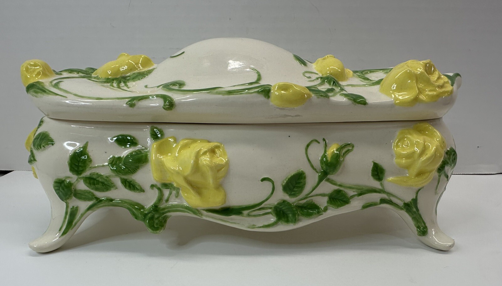 Pretty Lidded Porcelain Ceramic Rose Footed Trinket Vanity Tray Box