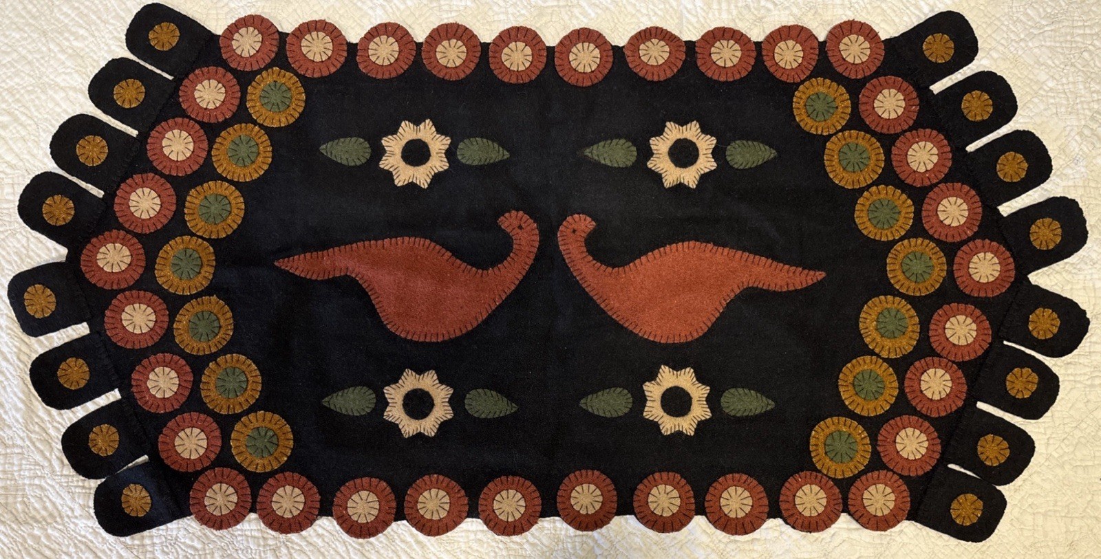 Vtg 90s Handmade Wool Primitive/Folk Table Runner Birds Flowers Penny Fall