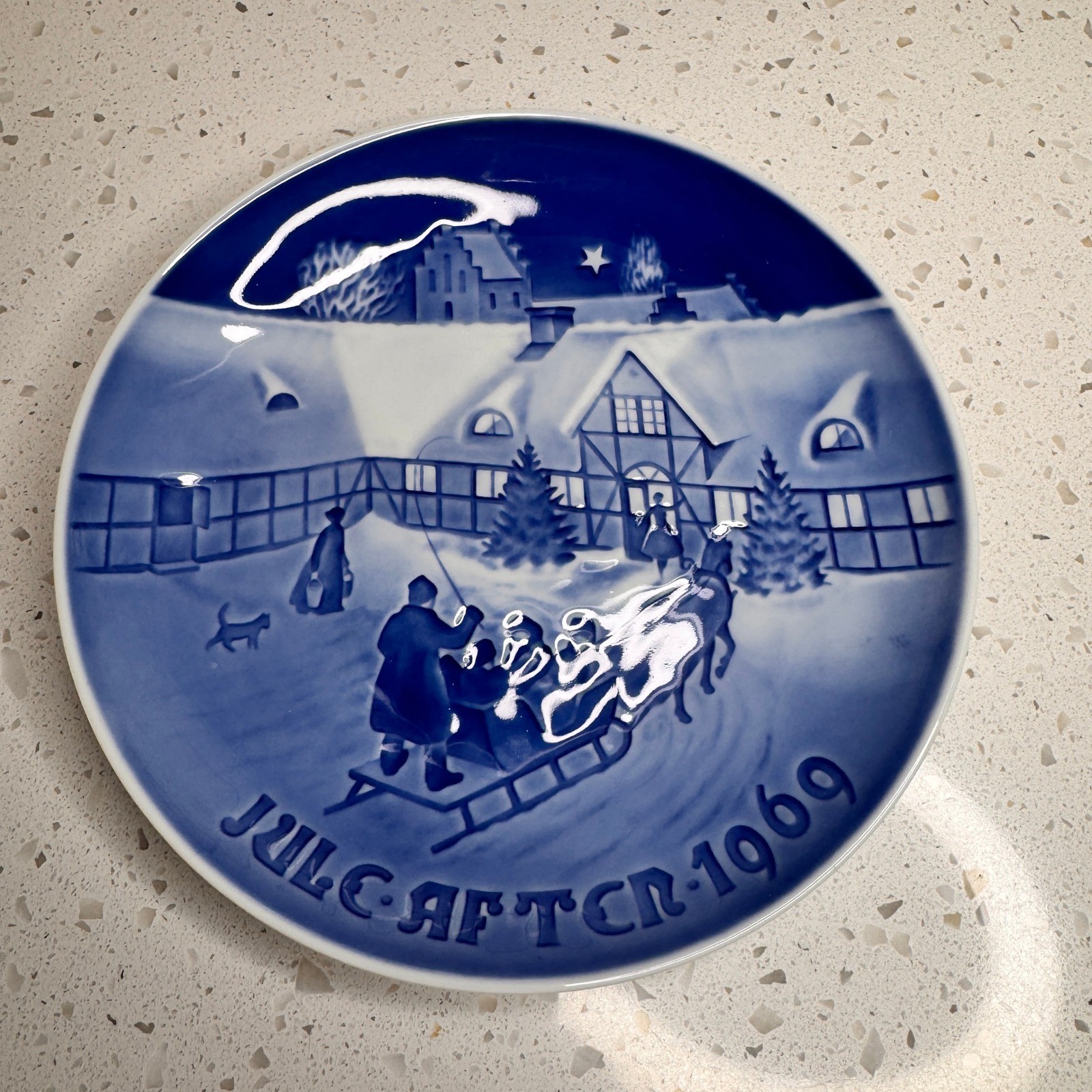 Bing & Grondahl Denmark Christmas Plate 1969 Arrival of Christmas Guests Blue