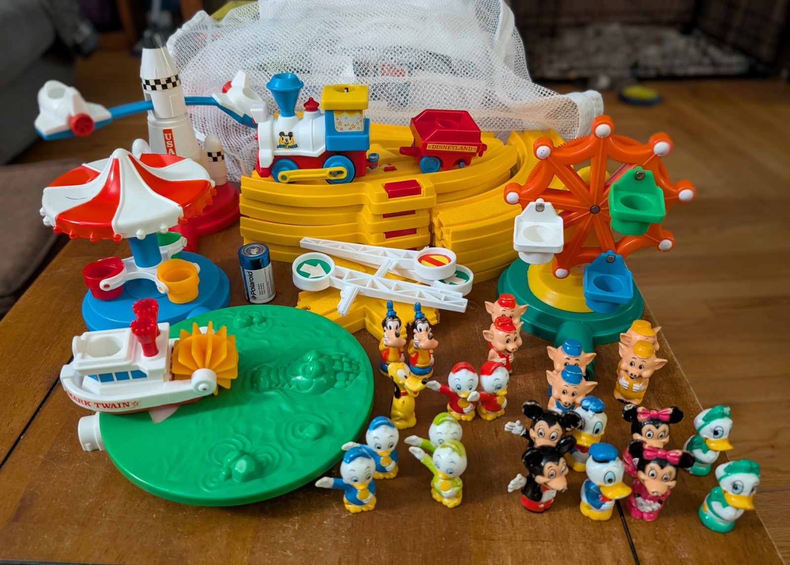 Vintage 1986 Playmates Disneyland Amusement Park Play Set - 