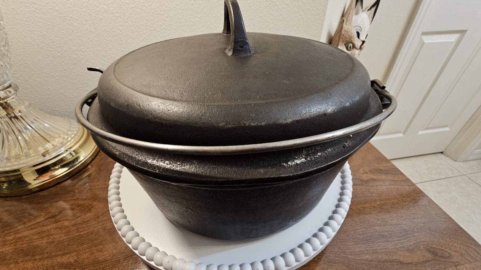 Vintage Unmarked No. 8 Dutch Oven Cast iron pan W/ lid  (wagner, Griswold?)