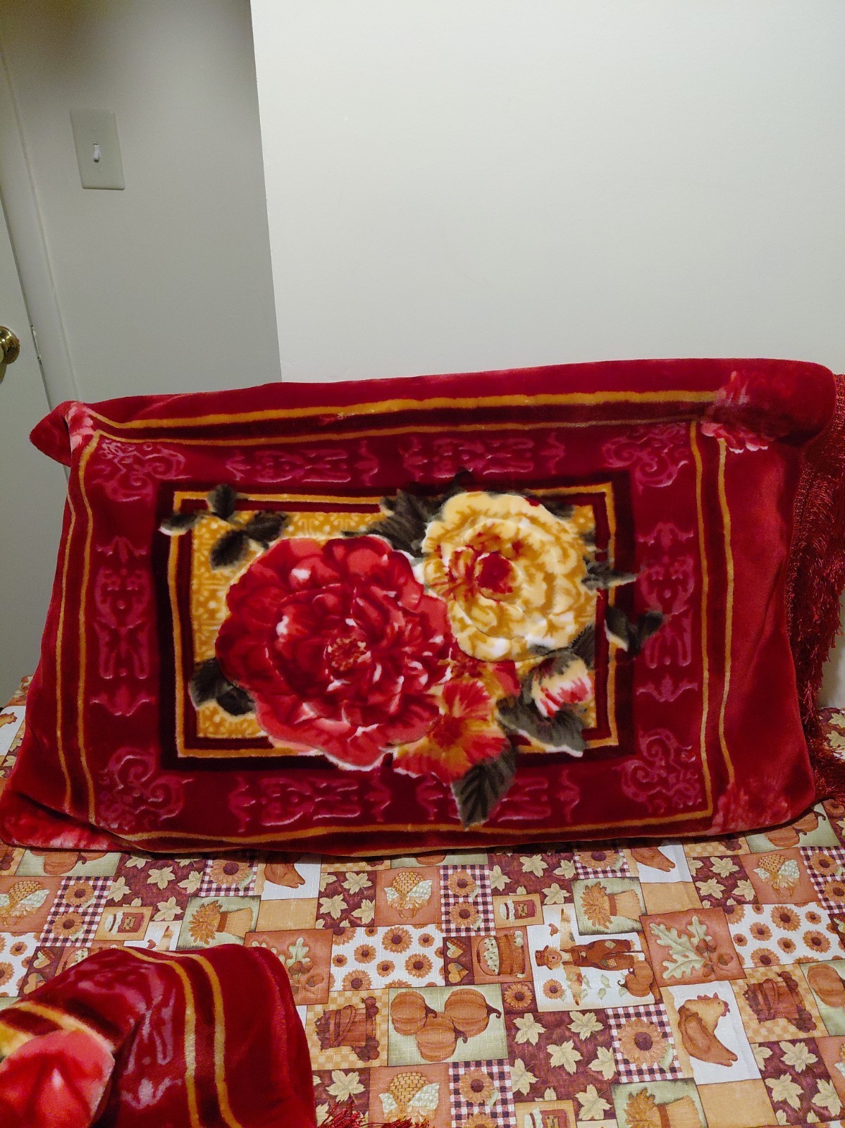  Plush Pillow Cases Pair Heavy Floral Rose Tassels Pillow Shams