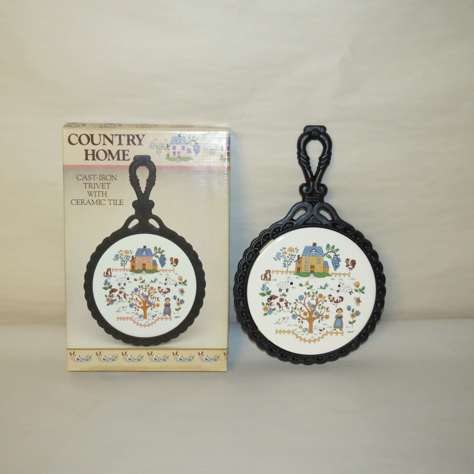 COUNTRY HOME CAST IRON TRIVET WITH CERAMIC TILE BY CARLTON GLASS NIB 