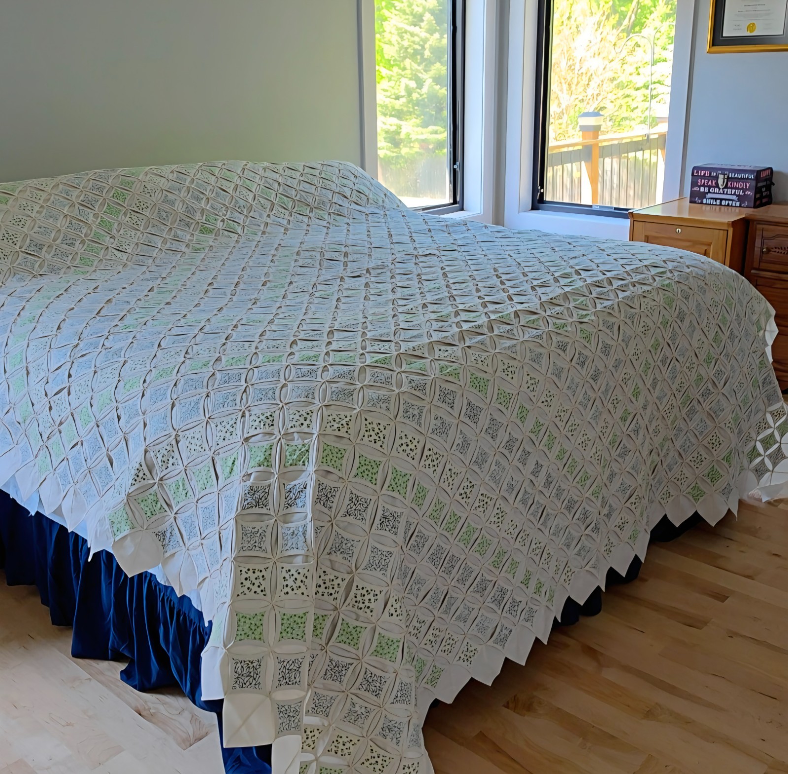 Amish Hand Stitched Cathedral Window Quilt Green Gray White 100x115 King