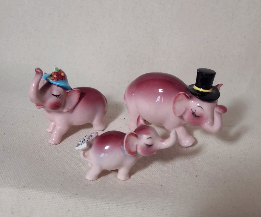 Miniature * PINK Elephant Family * Figurines (3) * Out on the Town