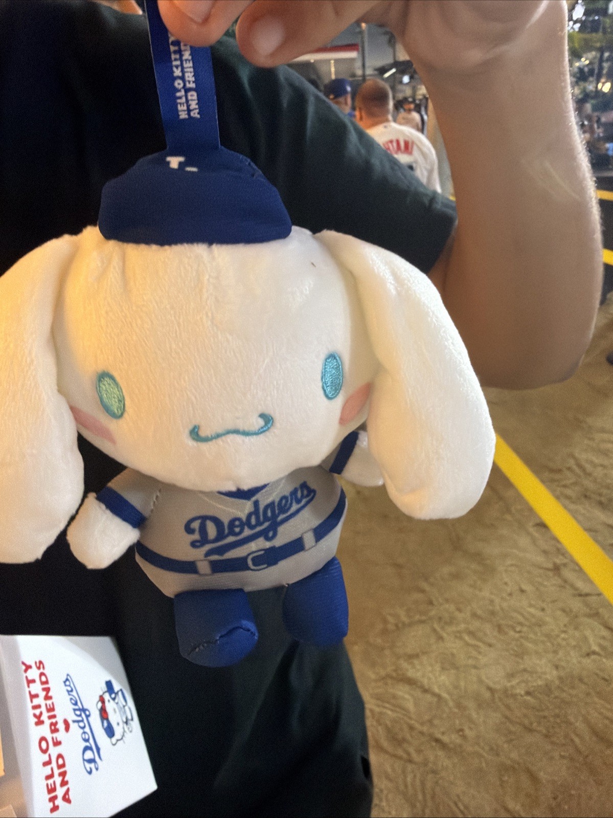 Dodgers Sanrio Cinnamoroll Hello Kitty & Friends Plush Clip SGA 9/23/26