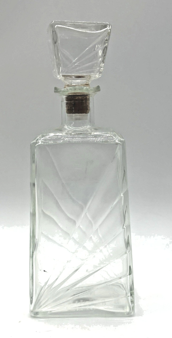 Vintage Vodka Glass Decanter Bottle w/ Stopper – Fanburst Design, 1935–64 Vintage Vodka Glass Decanter Bottle w/ Stopper – Fanburst Design, 1935–64