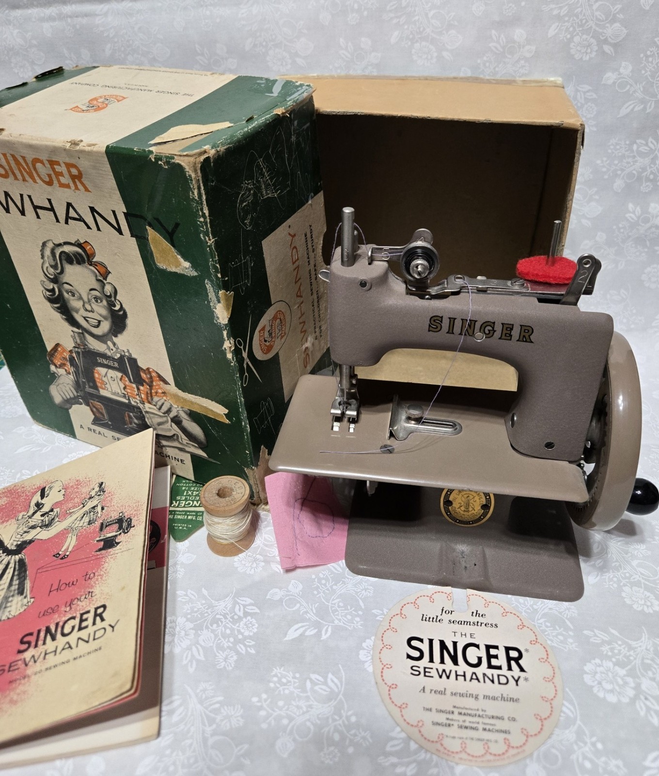 Excellent Little Singer SEWHANDY #20 Vintage 50\'s   Child\'s Sewing Machine