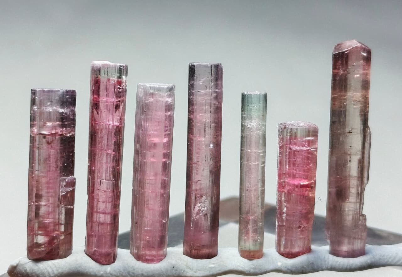 Pink colour terminated jewelery size tourmaline crystals - 30 Carats Pink colour terminated jewelery size tourmaline crystals - 30 Carats