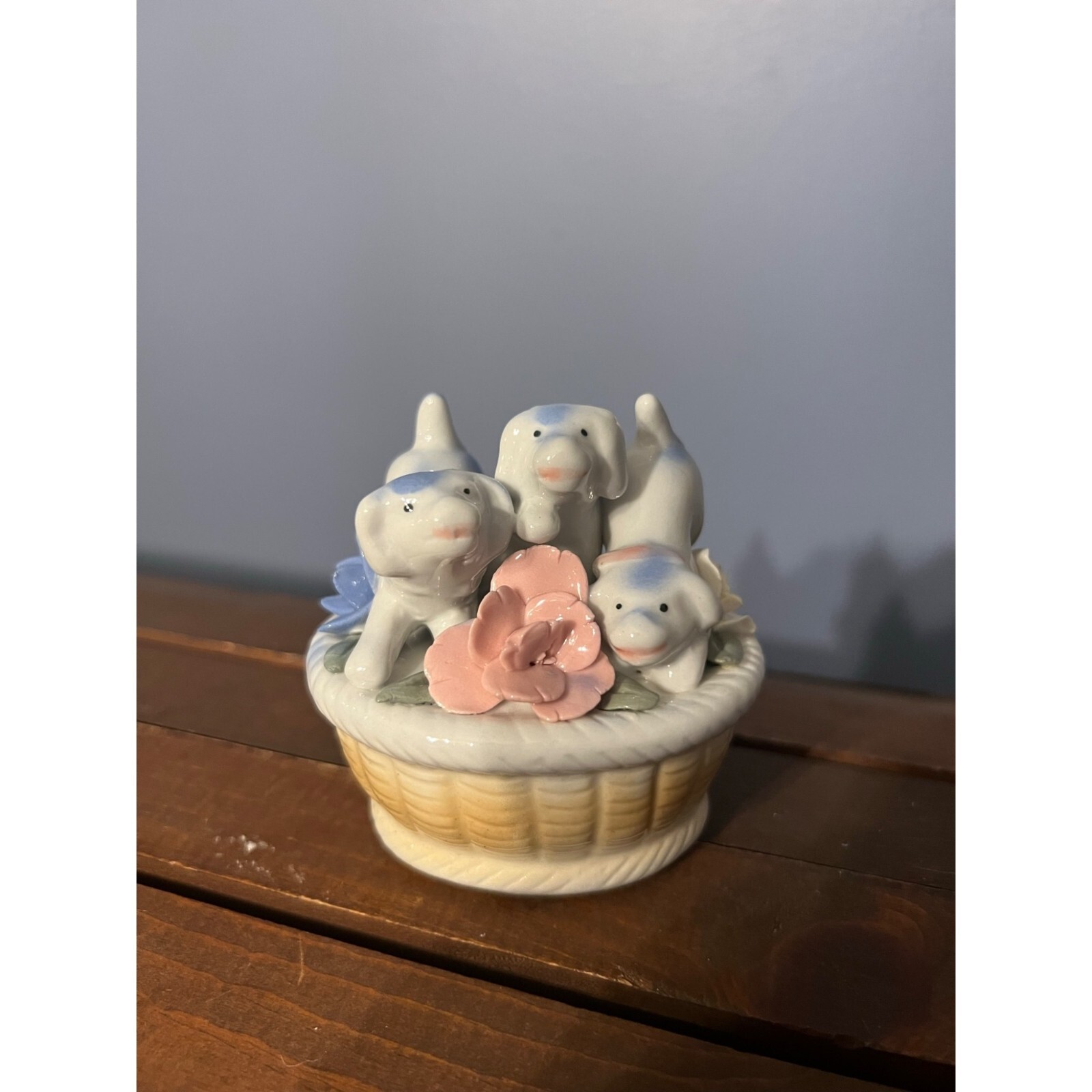 Vintage Porcelain Figurine 3 Blue & White Puppies In Basket With Flowers 3