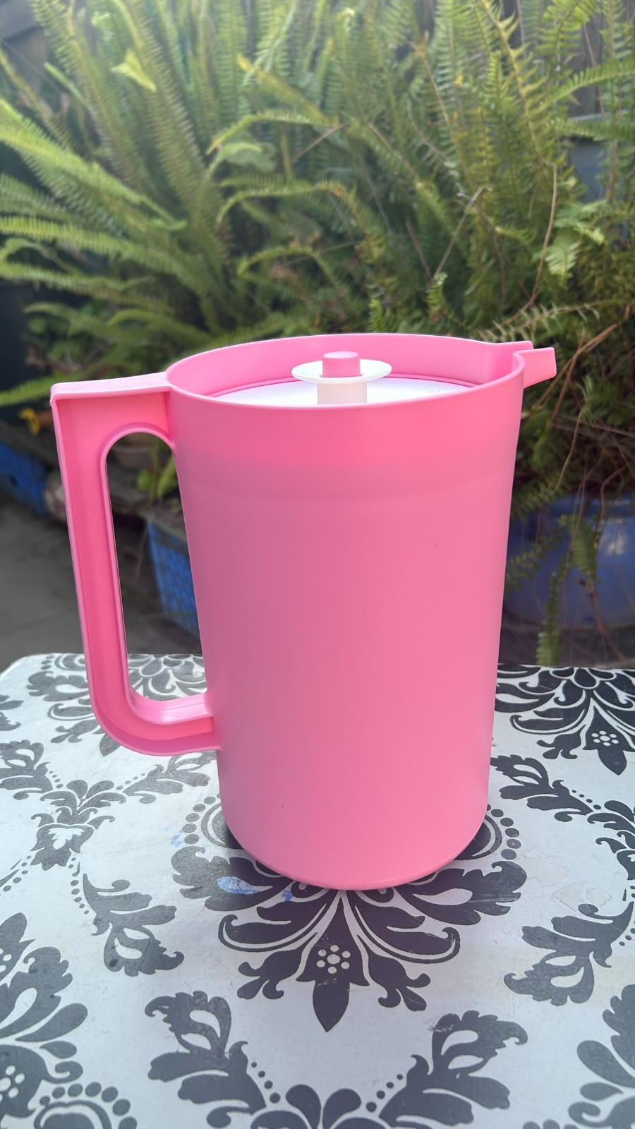 Tupperware Classic  Push Button Pitcher 2 Liter pink Color New
