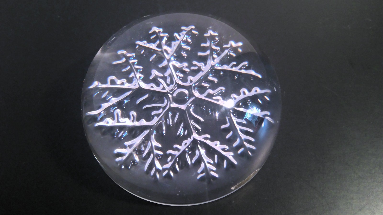 VTG Cristal France Lead Crystal Snowflake Paperweight w/Original Foil Tag - MINT