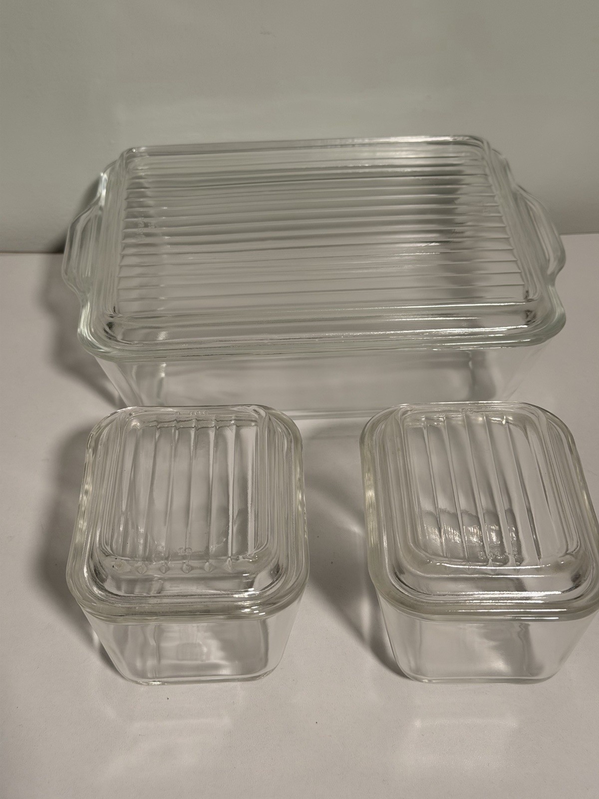 Vintage Set Of (3) Ribbed Glass Pyrex Refrigerator Containers With Tops 501C