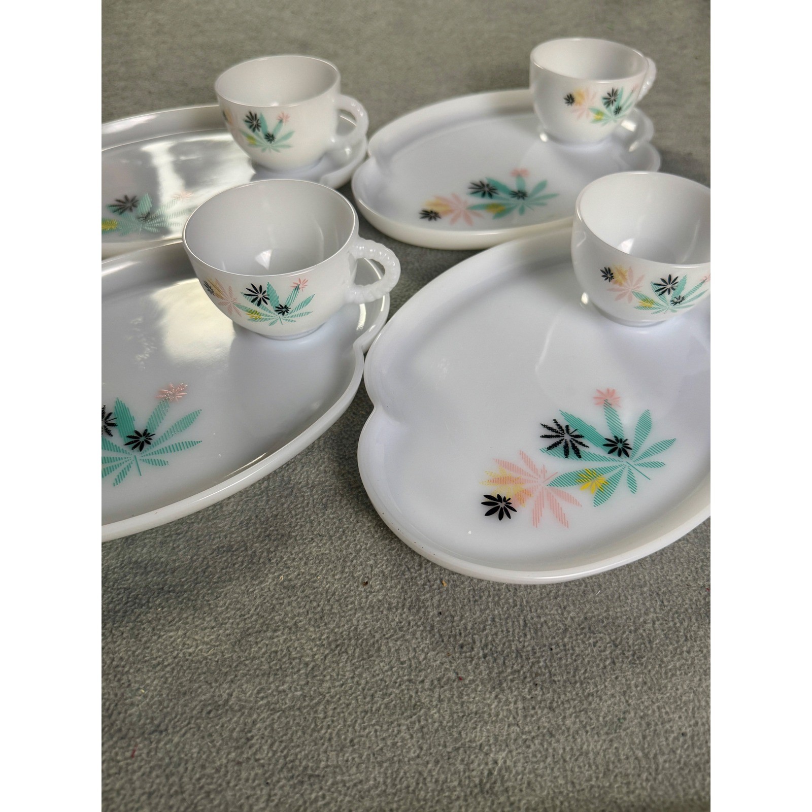 Vintage Federal Glass Milk Glass Snack Set 8pc Atomic Leaf Petal Plates Cups