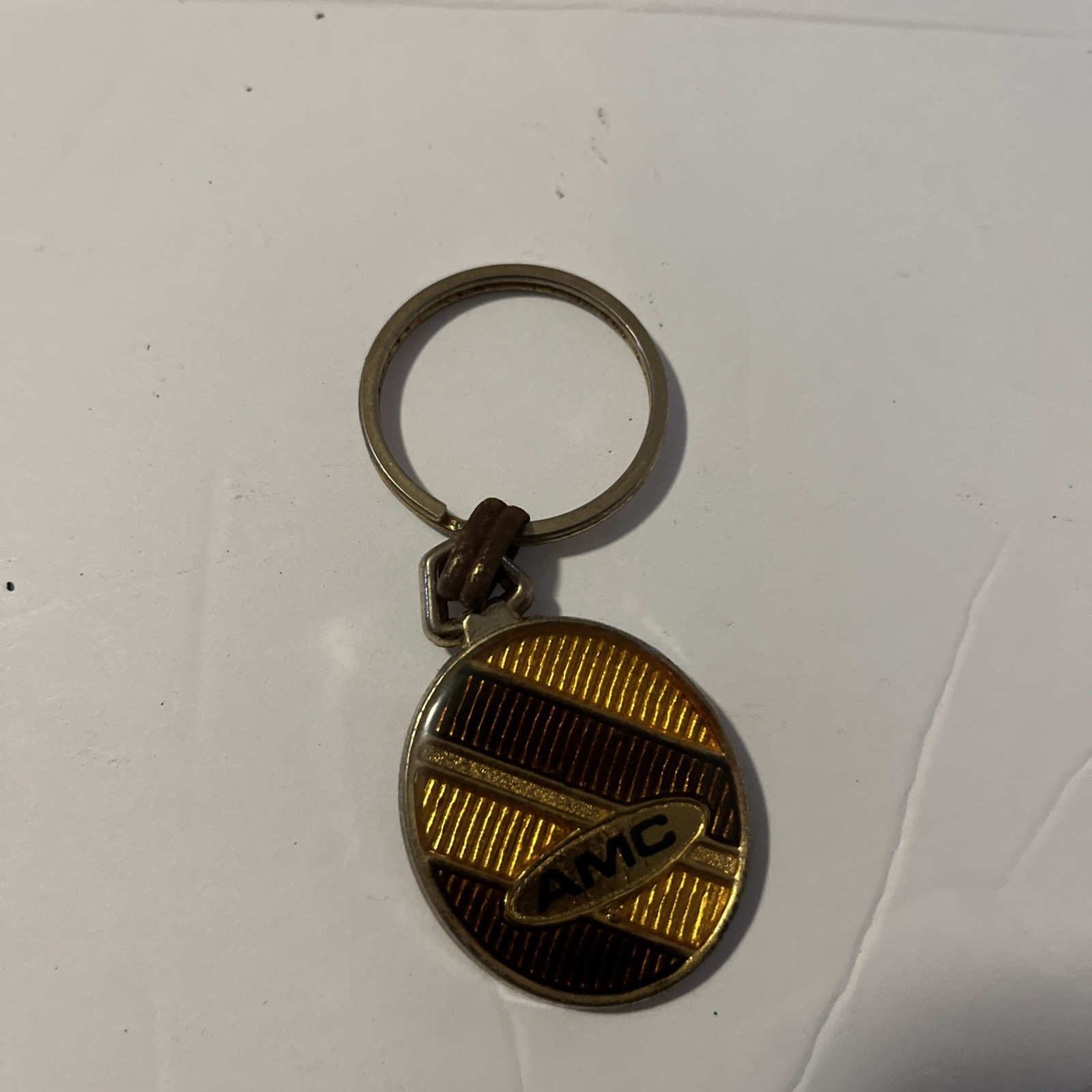 COOL 1970s-80s 🇺🇸 VINTAGE “ AMC ”METAL /CAR KEYCHAIN /RING/FOB 