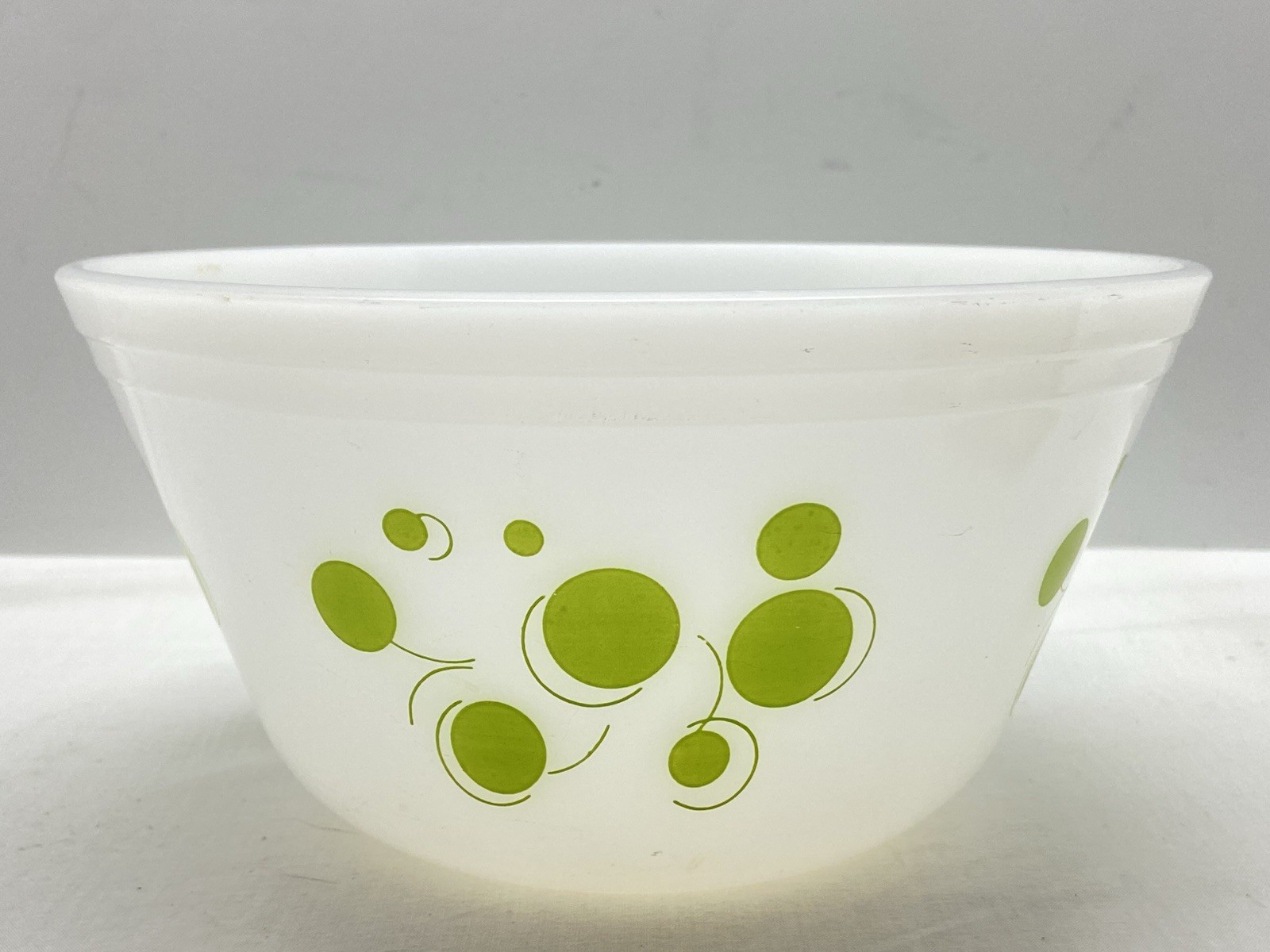 VTG ATOMIC  8” Federal Lime Green POLKA DOTS Milk Glass MIXING BOWL ~ MCM ~ 1.5Q