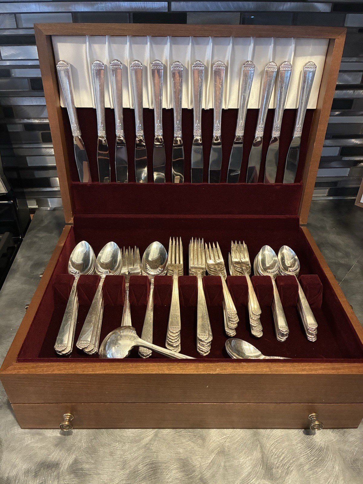 Vintage Oneida Stainless Flatware 98 Pieces And Box