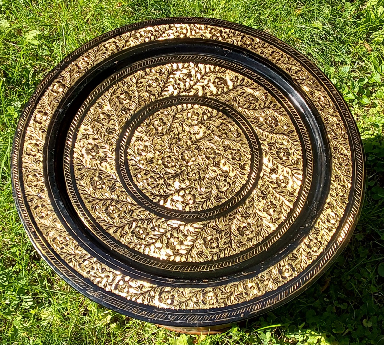 Vtg Kashmiri Artisan Brass Wall Plate 17” Large Black Lacquer Hand Etched Tray 